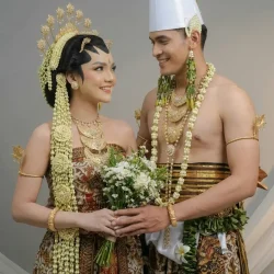 Wanita_pria_saling_bertatap_roma…_202606051637